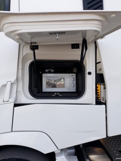 Montaje e instalacion de microondas en camion renault t